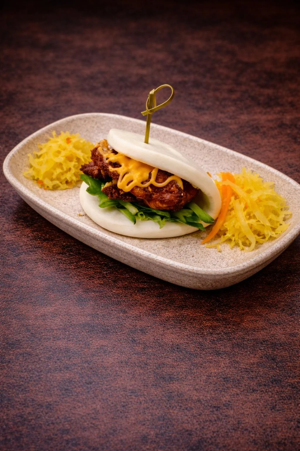 Bao cu pui (PICANT)/ Chicken Bao (SPICY)